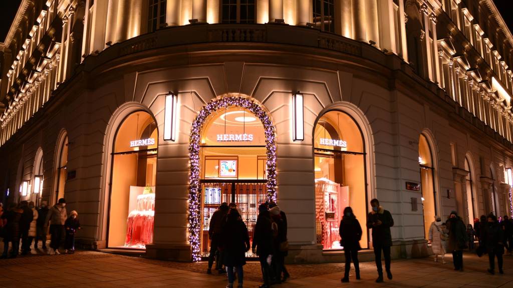 entrance-to-hermes-store-located-in-hotel-raffles-europejski-warsaw-hermes-is-a-high-end-retailer-carrying-the-luxury-brand-s-app-205795730